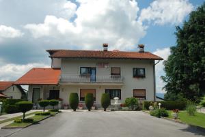 Reška cesta 2 (7)